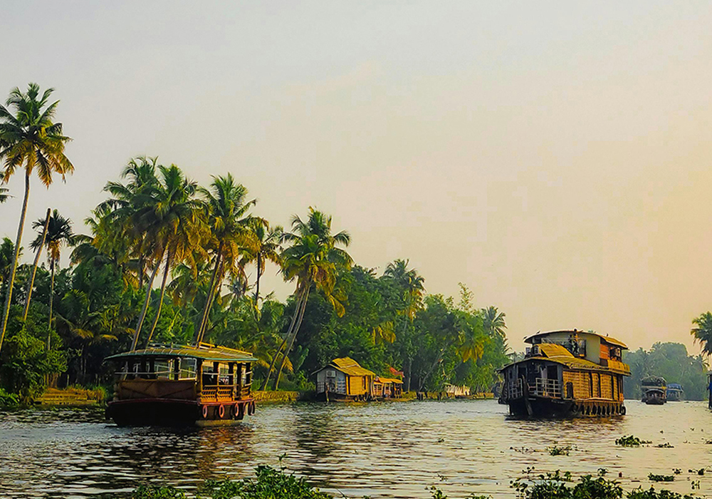 Alleppey houseboat booking